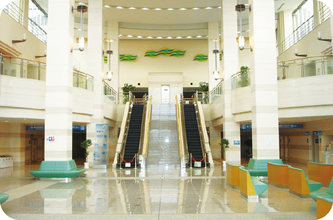 1Fアトリウム（床暖房完備）災害時はトリアージ場所へ