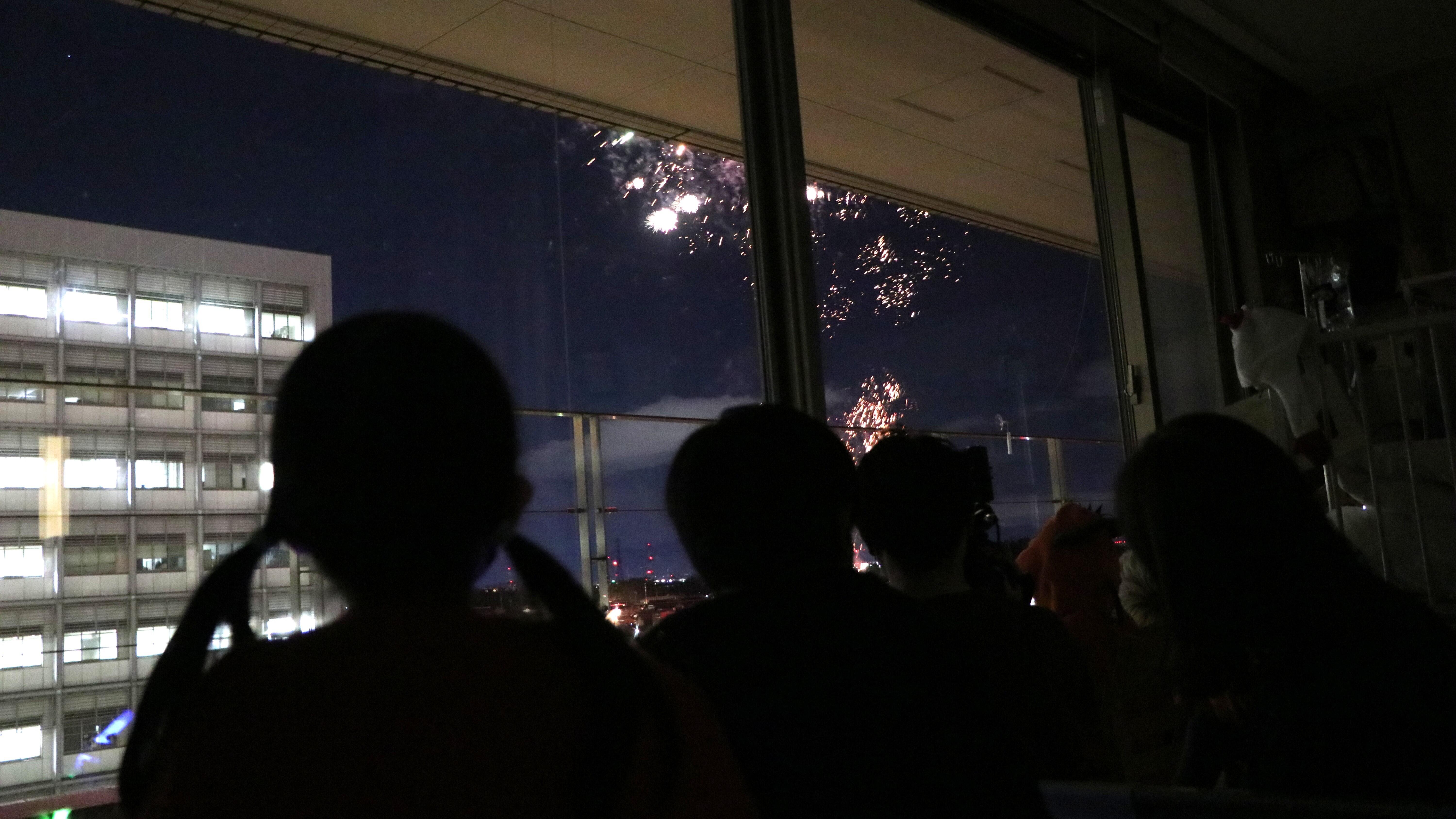 花火が上がると、子どもたちも大盛り上がりでした