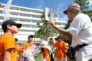 ▲大学庭園での昆虫の講義